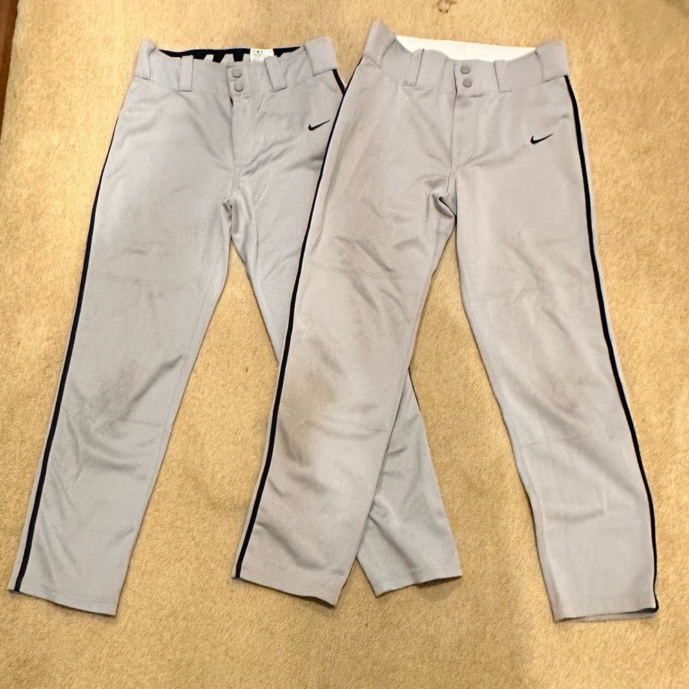 Nike youth baseball pants size L (2)
Grey with navy piping